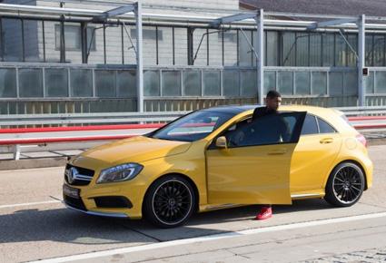 النسخة الأولى من مرسيدس بينز A45 AMG للنجم آشر